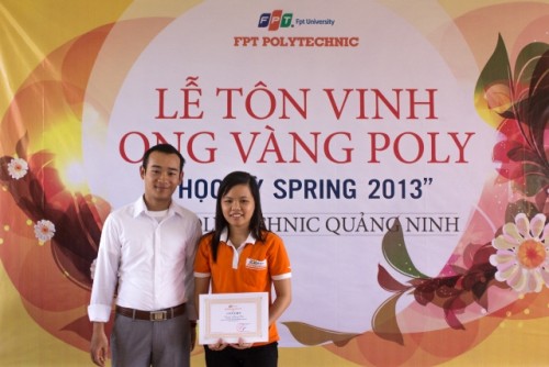 Phương Thảo nhận giải Nhất môn của học k?Spring 2013 tại Cao đẳng thực hành FPT M?ng c c??c bng ?
 Quảng Ninh.