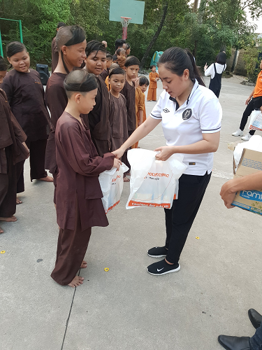 Sinh viên Cao đẳng FPT Mạng cá cược bóng đá
 Hồ Chí Minh tặng quà cho các em nhỏ có hoàn cảnh khó khăn