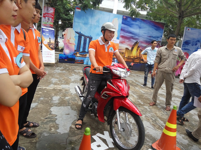 Hưởng ứng tinh thần "An toàn giao thông", sáng ngày 23/09 vừa qua, sinh viên Cao đẳng FPT Mạng cá cược bóng đá
 Đà Nẵng đã tham gia “Hội thi lái xe an toàn 2017”.