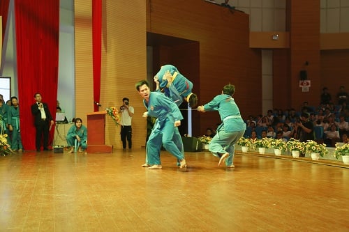 Phần trình diễn mở màn buổi lễ của Câu lạc bộ Vovinam - Cao đẳng FPT Mạng cá cược bóng đá
.