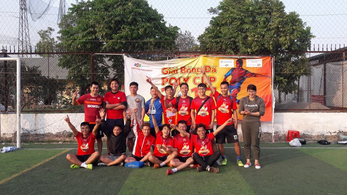 FC Poly vỡ òa niềm hạnh phúc nâng cao chiếc cup vô địch "Poly Cup 2017".